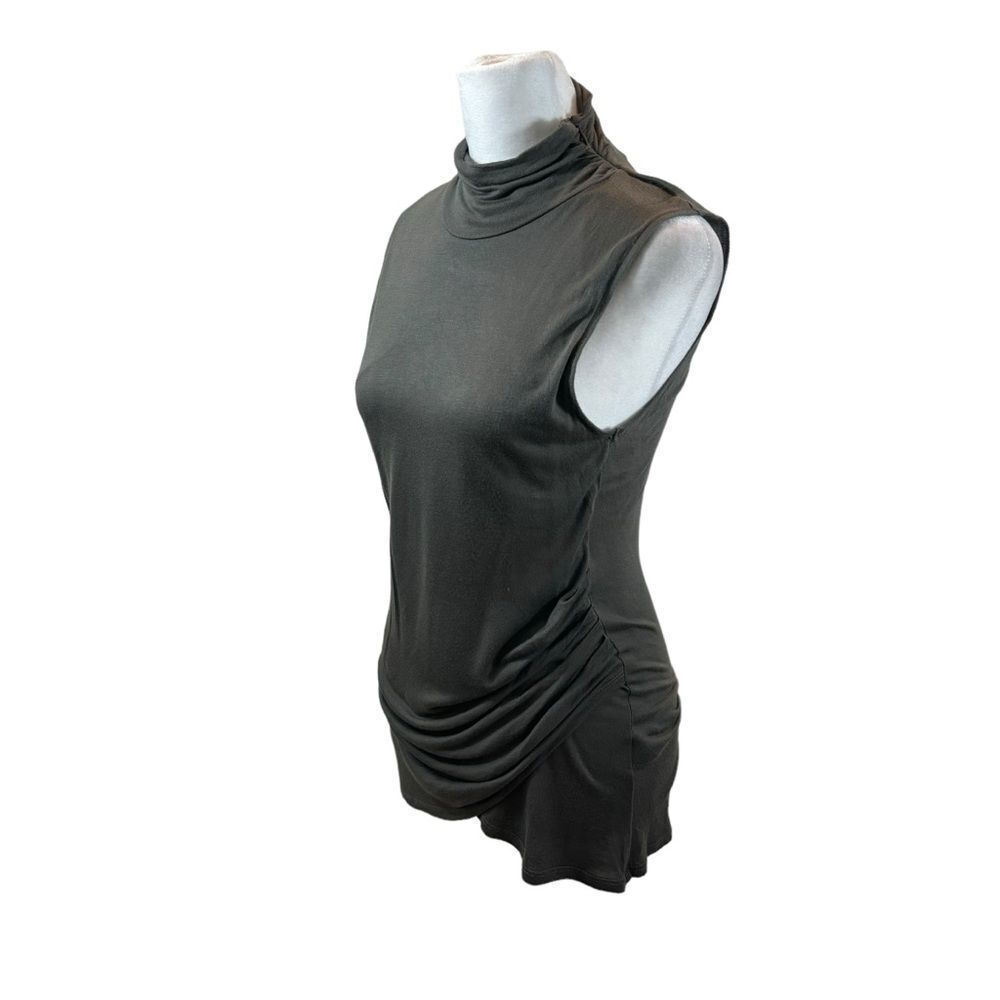 Ladies Tahari Sleeveless Turtleneck Grey Blouse Size Medium